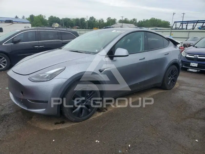 2024 Tesla Model Y фото