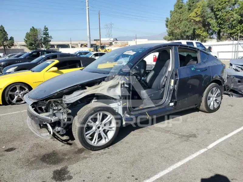 2024 Tesla Model Y фото