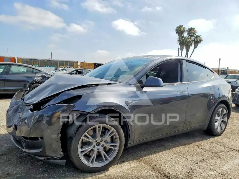 2024 Tesla Model Y фото