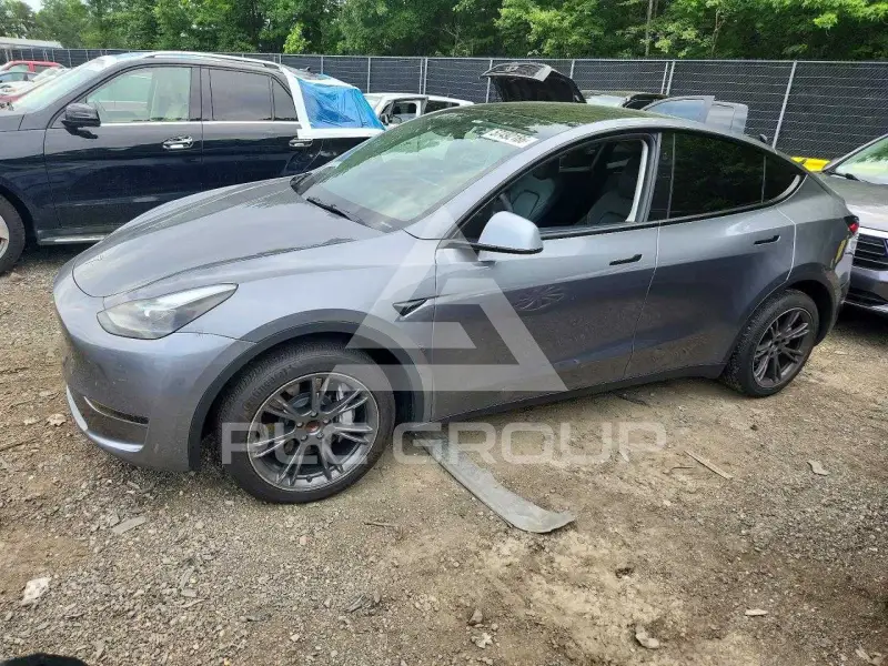 2024 Tesla Model Y фото