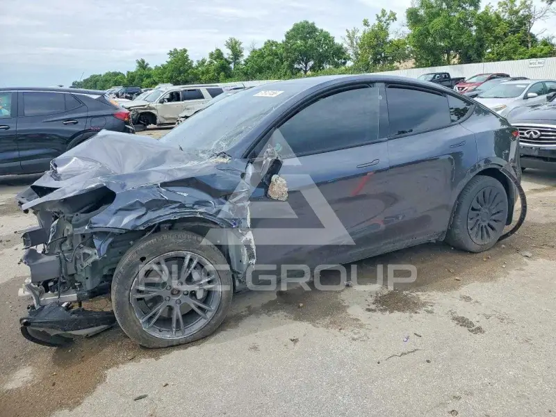 2024 Tesla Model Y фото