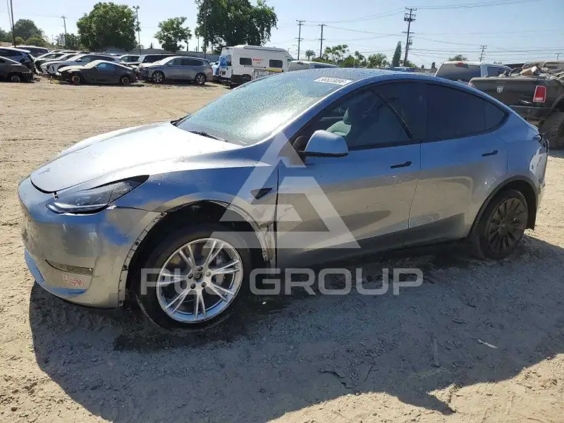 2024 Tesla Model Y фото