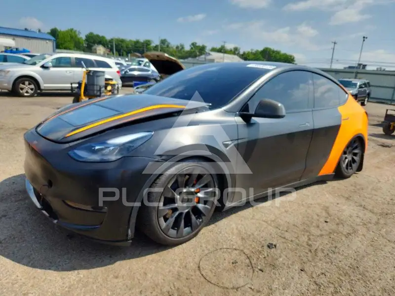 2024 Tesla Model Y фото
