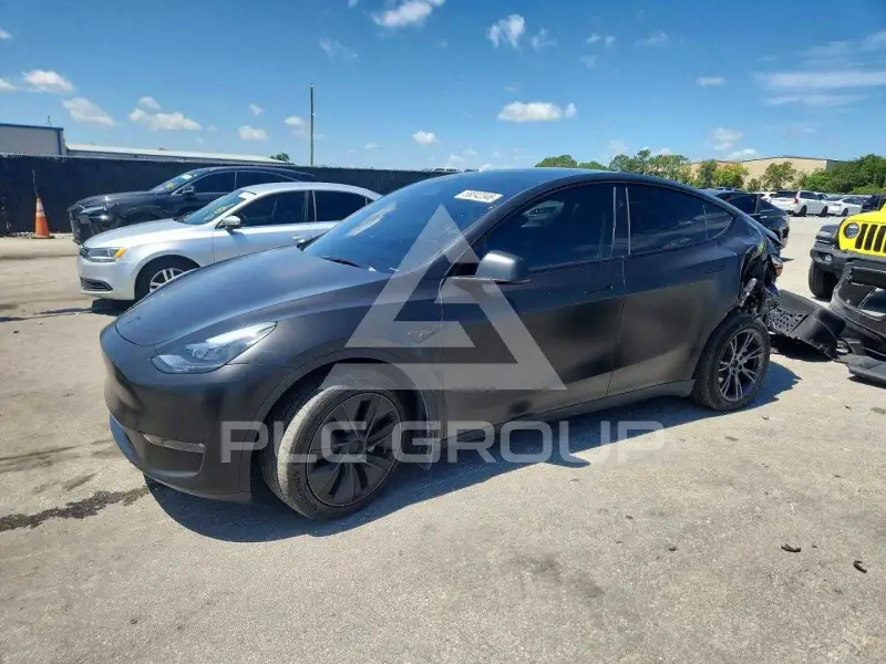2024 Tesla Model Y фото