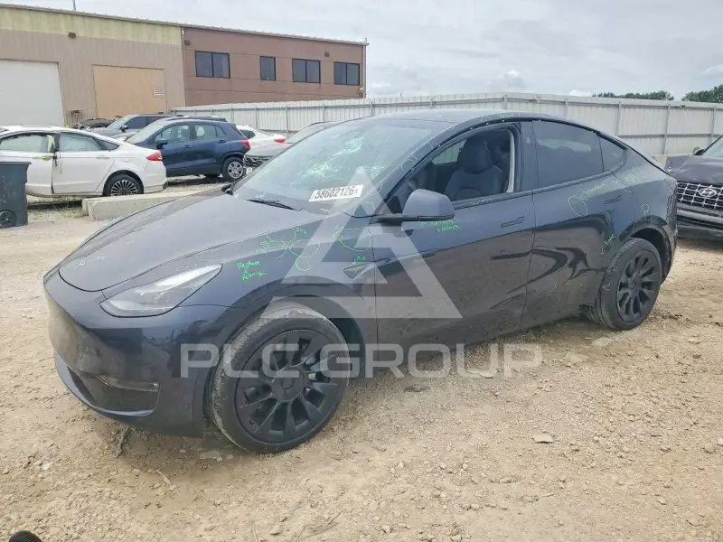 2024 Tesla Model Y фото