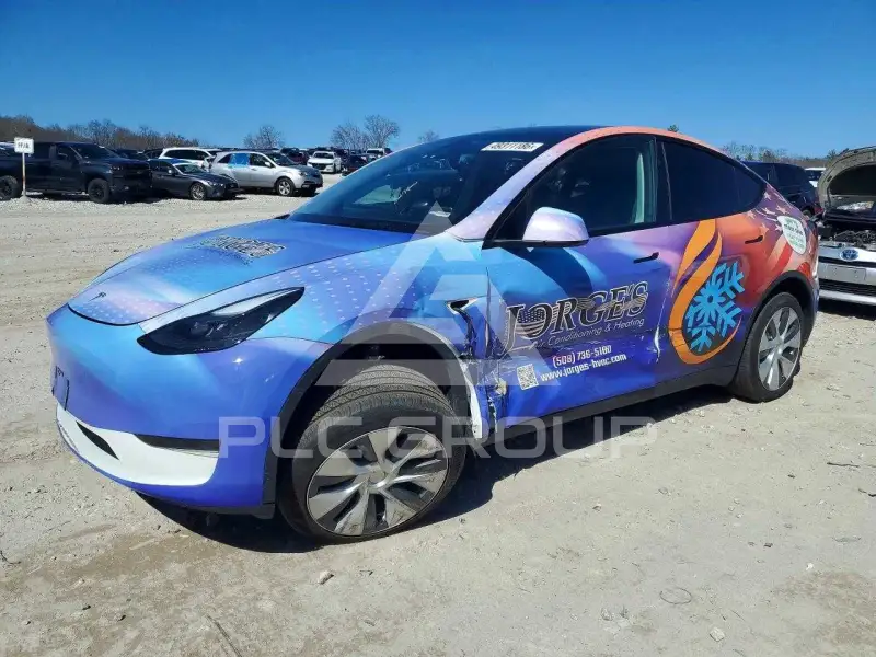 2024 Tesla Model Y фото