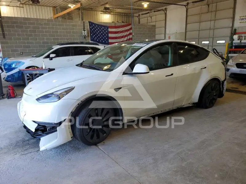 2024 Tesla Model Y фото
