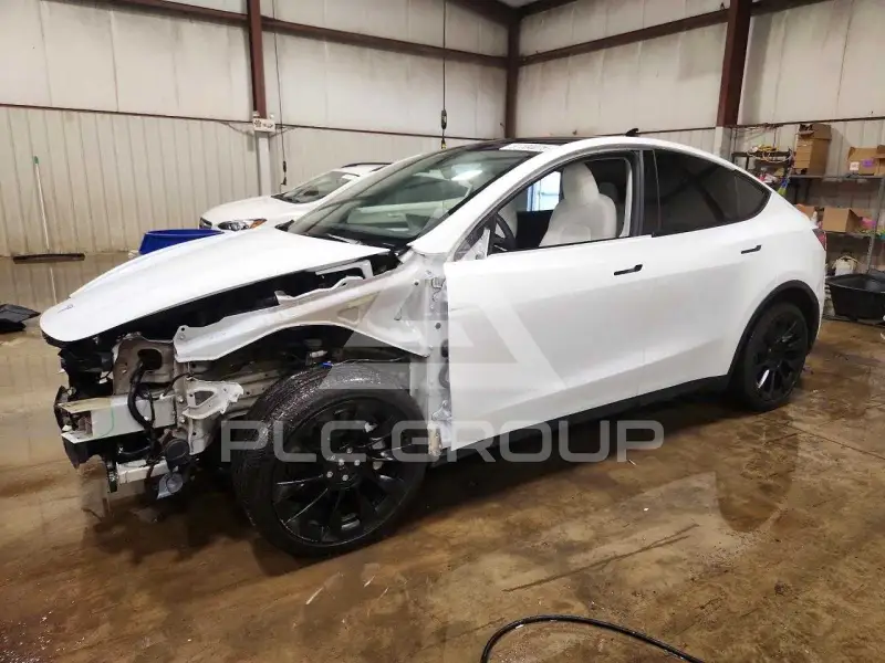 2024 Tesla Model Y фото