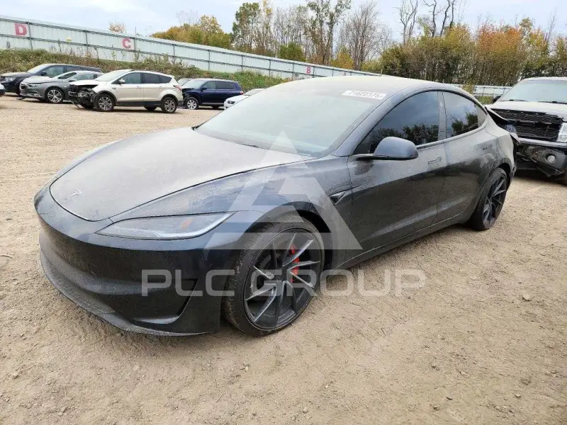 2024 Tesla Model 3 фото