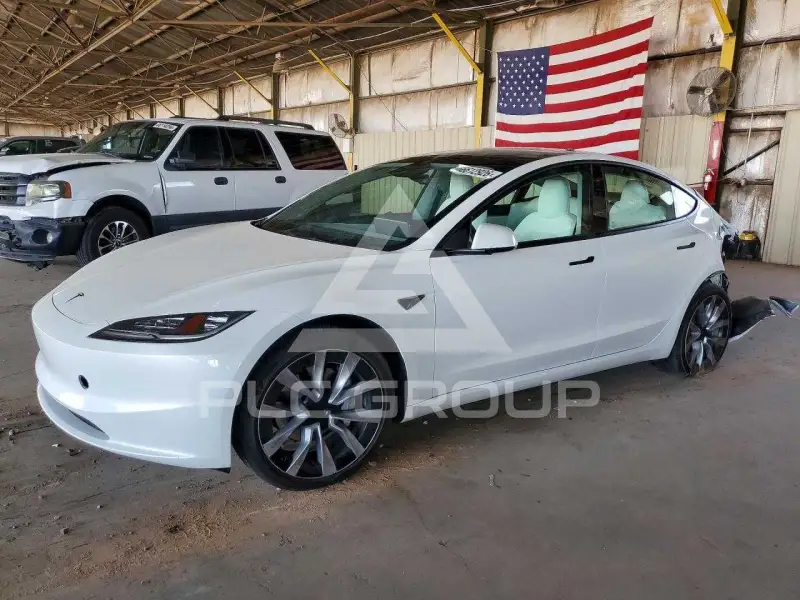 2024 Tesla Model 3 фото