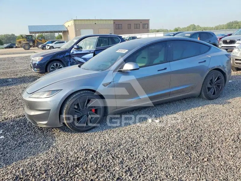 2024 Tesla Model 3 фото