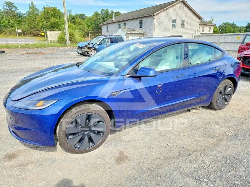 2024 Tesla Model 3 фото