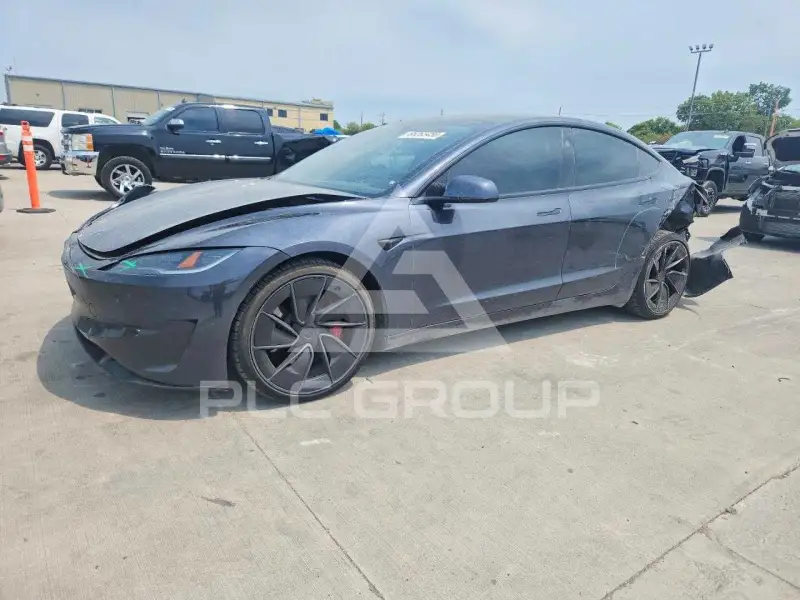 2024 Tesla Model 3 фото