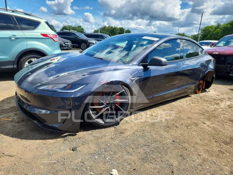 2024 Tesla Model 3 фото