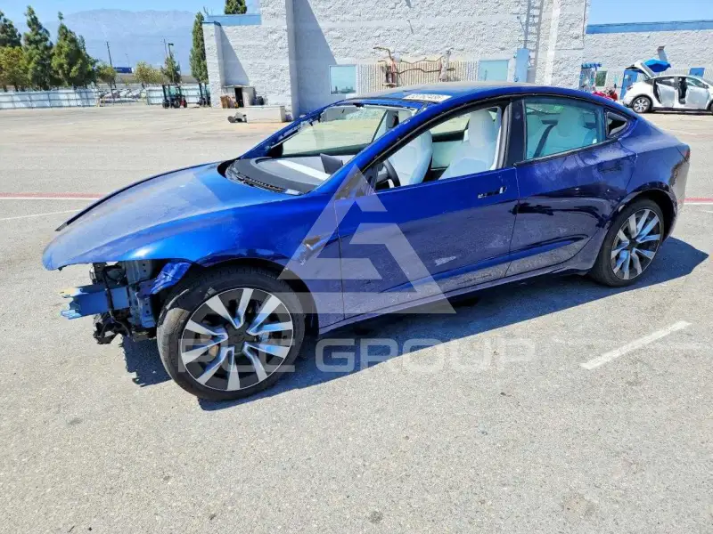 2024 Tesla Model 3 фото