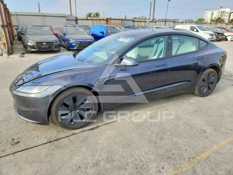 2024 Tesla Model 3 фото