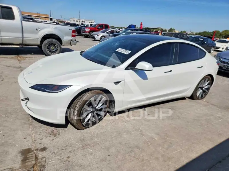 2024 Tesla Model 3 фото