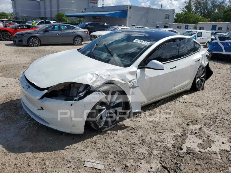 2024 Tesla Model 3 фото