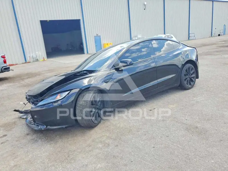 2024 Tesla Model 3 фото