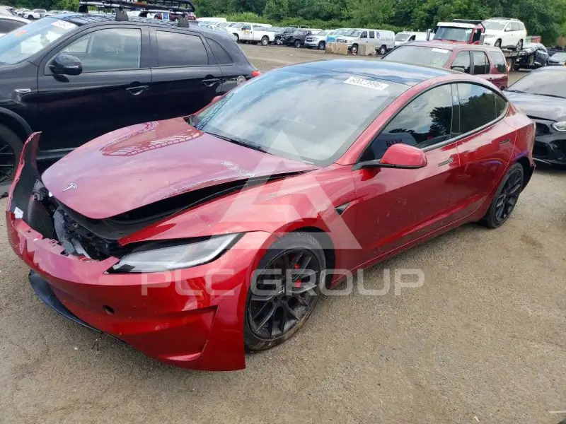 2024 Tesla Model 3 фото