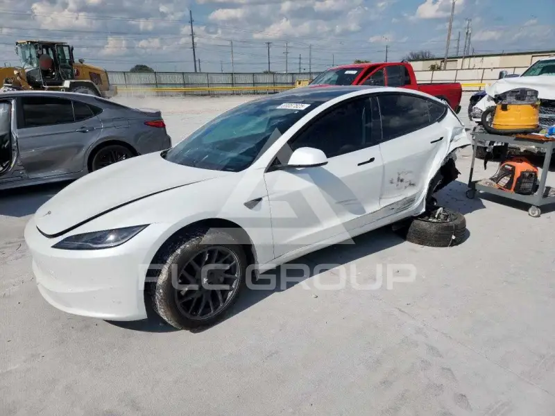 2024 Tesla Model 3 фото