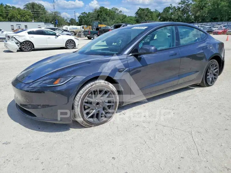 2024 Tesla Model 3 фото