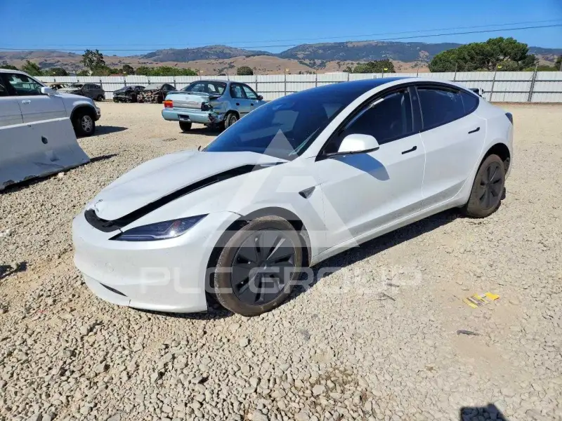 2024 Tesla Model 3 фото