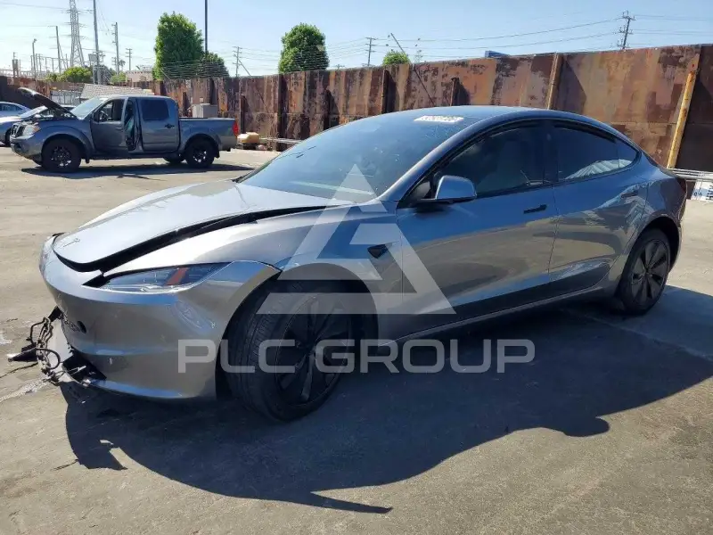 2024 Tesla Model 3 фото