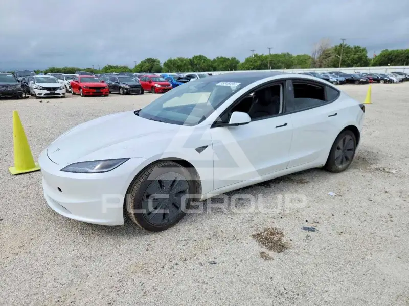 2024 Tesla Model 3 фото
