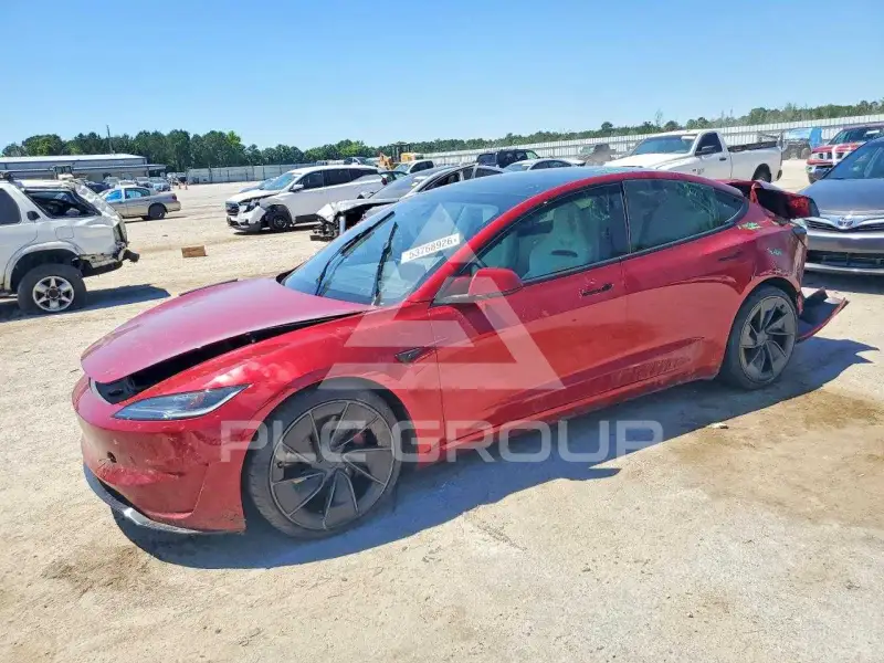 2024 Tesla Model 3 фото