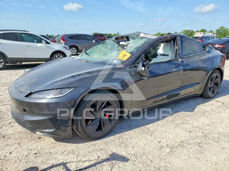 2024 Tesla Model 3 фото