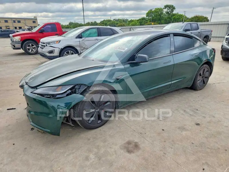 2024 Tesla Model 3 фото