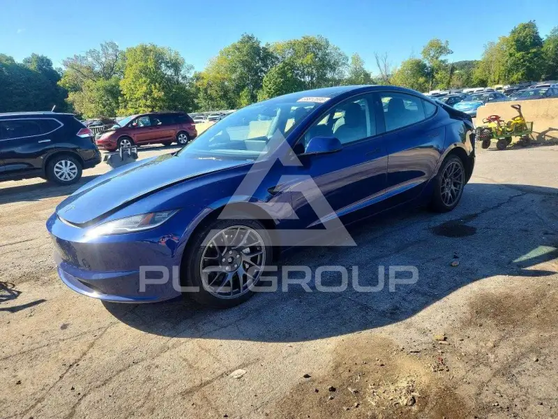 2024 Tesla Model 3 фото