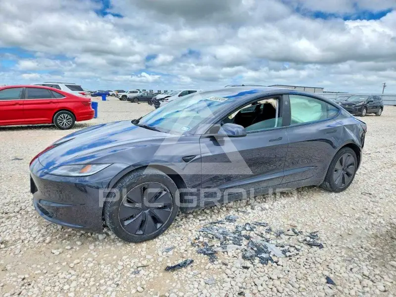 2024 Tesla Model 3 фото
