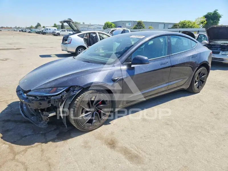 2024 Tesla Model 3 фото