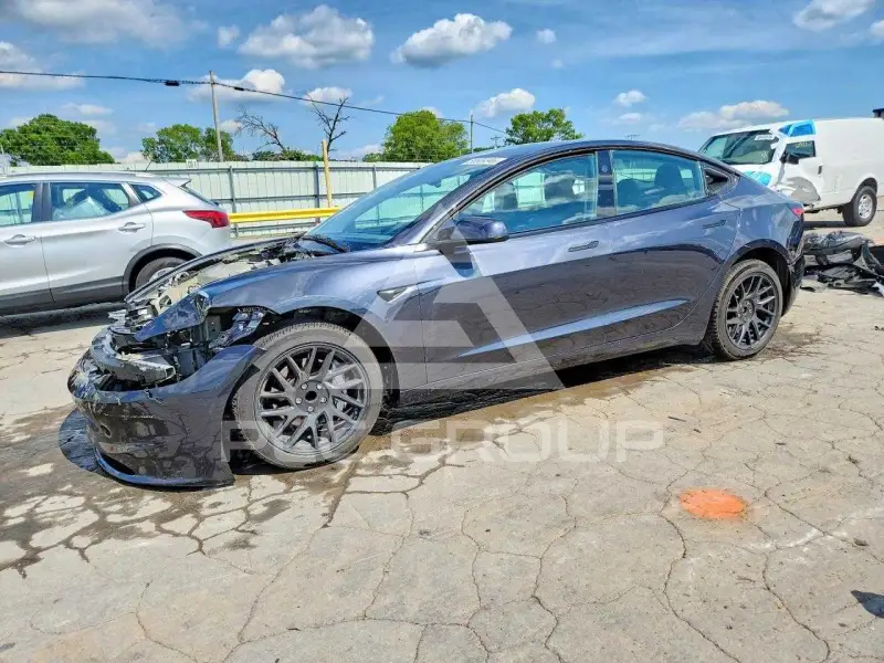 2024 Tesla Model 3 фото