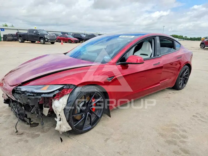 2024 Tesla Model 3 фото
