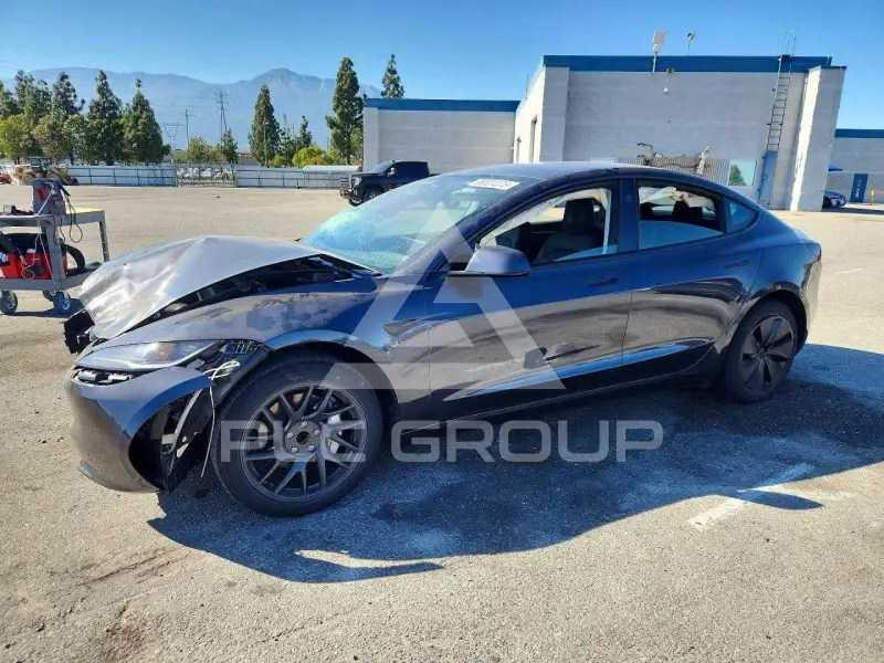 2024 Tesla Model 3 фото