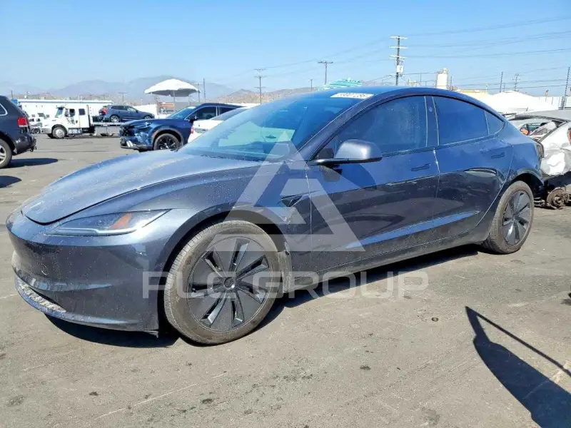 2024 Tesla Model 3 фото