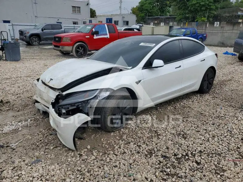 2024 Tesla Model 3 фото