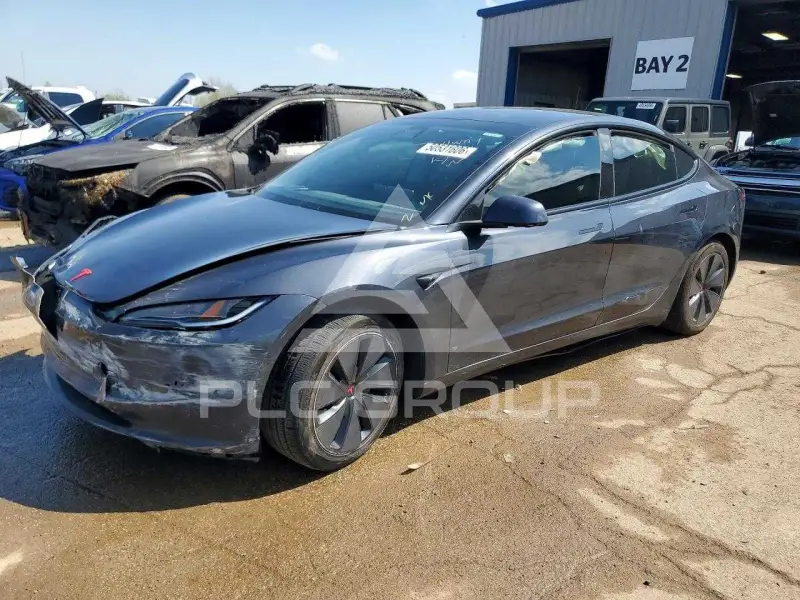 2024 Tesla Model 3 фото