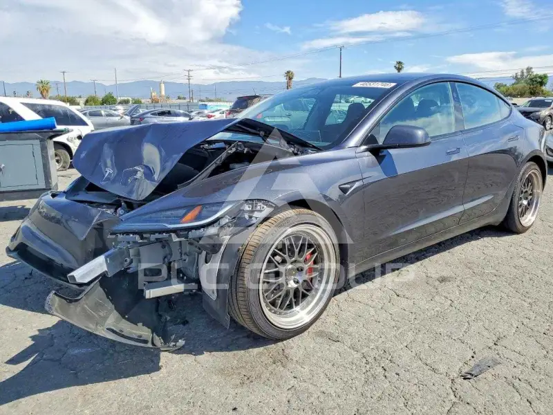 2024 Tesla Model 3 фото
