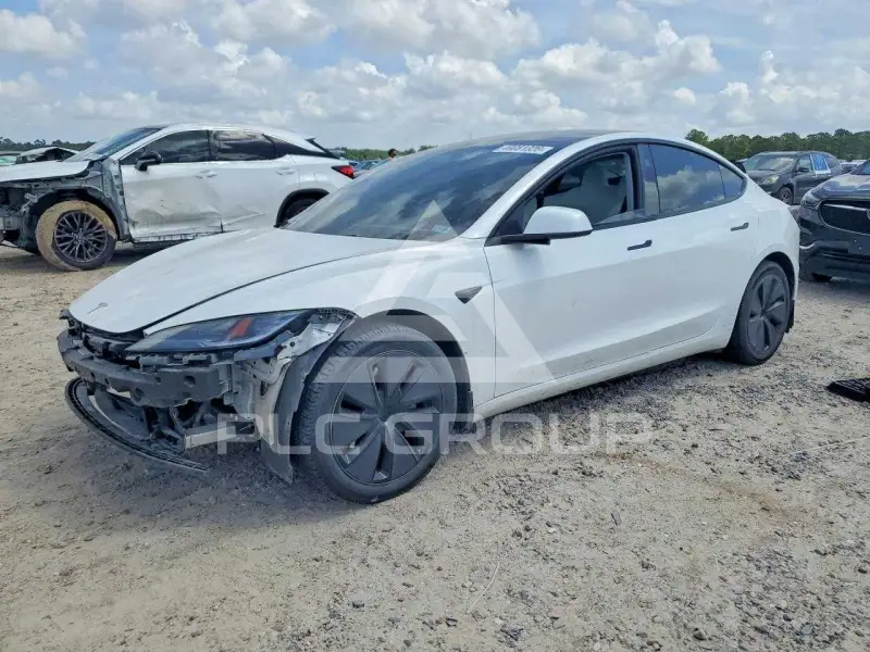 2024 Tesla Model 3 фото