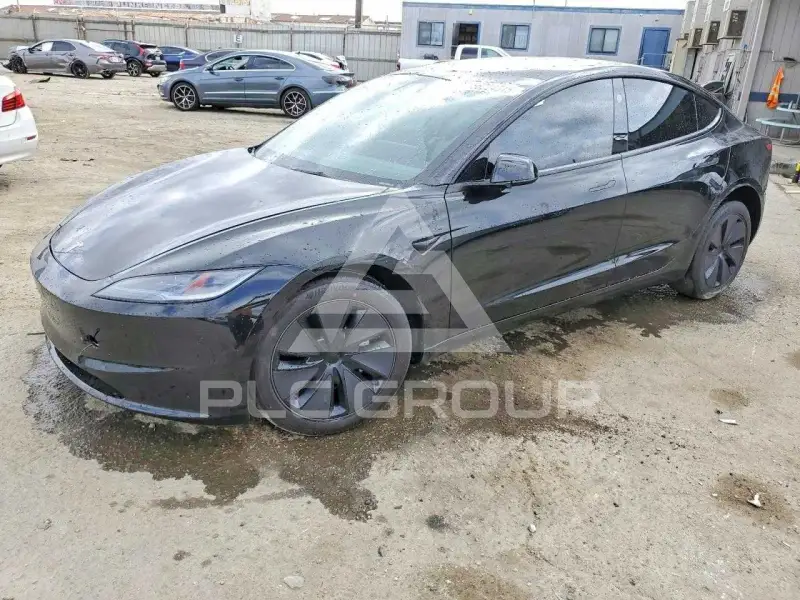 2024 Tesla Model 3 фото