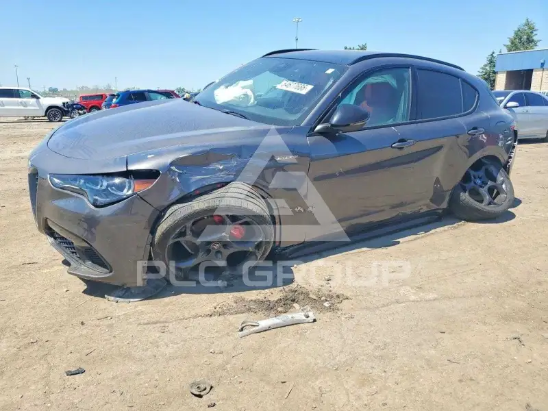 2024 Alfa Romeo Stelvio фото