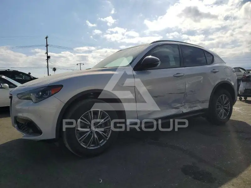 2024 Alfa Romeo Stelvio photo
