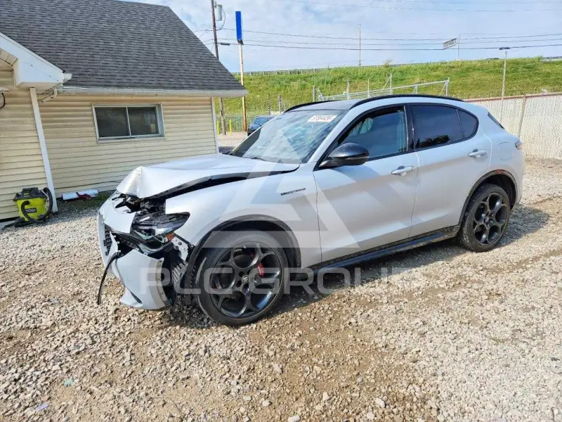 2024 Alfa Romeo Stelvio фото