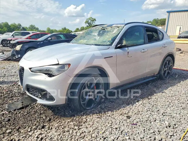 2024 Alfa Romeo Stelvio фото