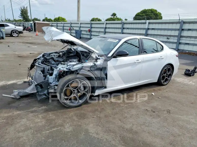 2024 Alfa Romeo Giulia photo