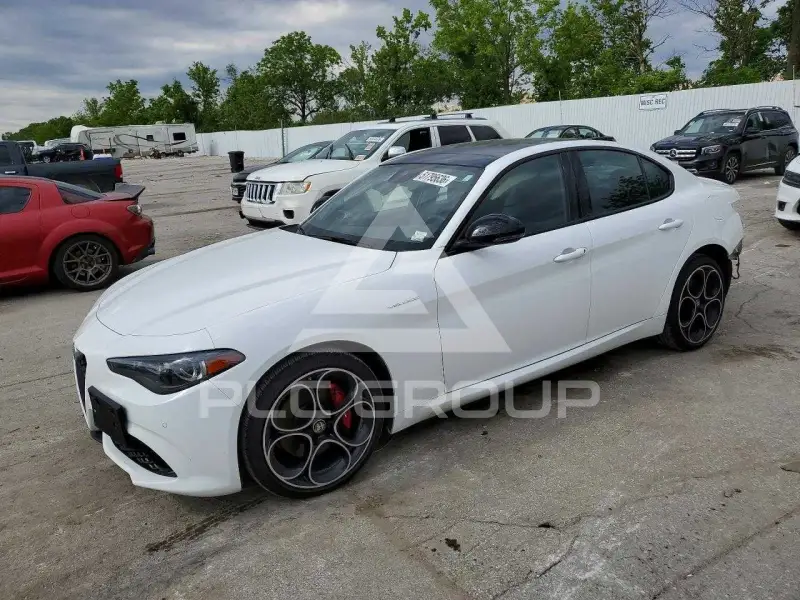 2024 Alfa Romeo Giulia фото